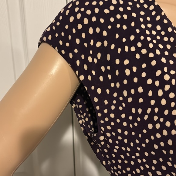 CHAPS Dress V neck stretch purple and beige polka dots size small - Picture 4 of 8
